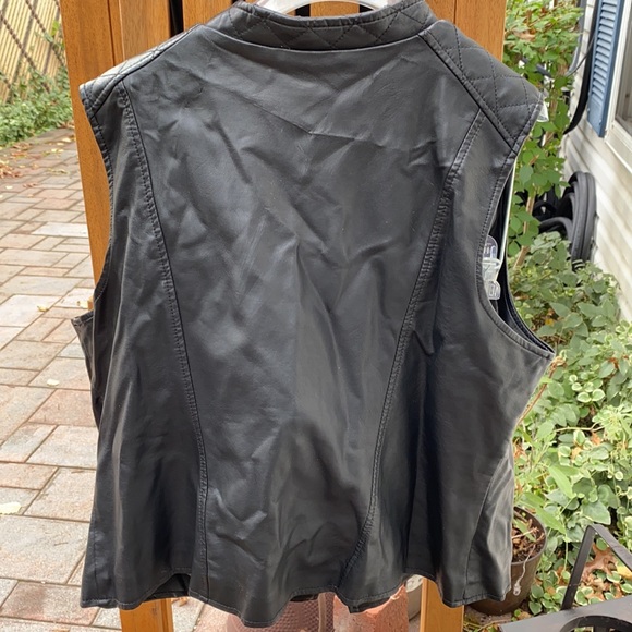 Vest - Picture 3 of 6